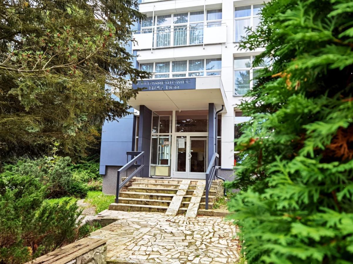 Apartament Z Widokiem Na Park Polanica-Zdroj Luaran gambar