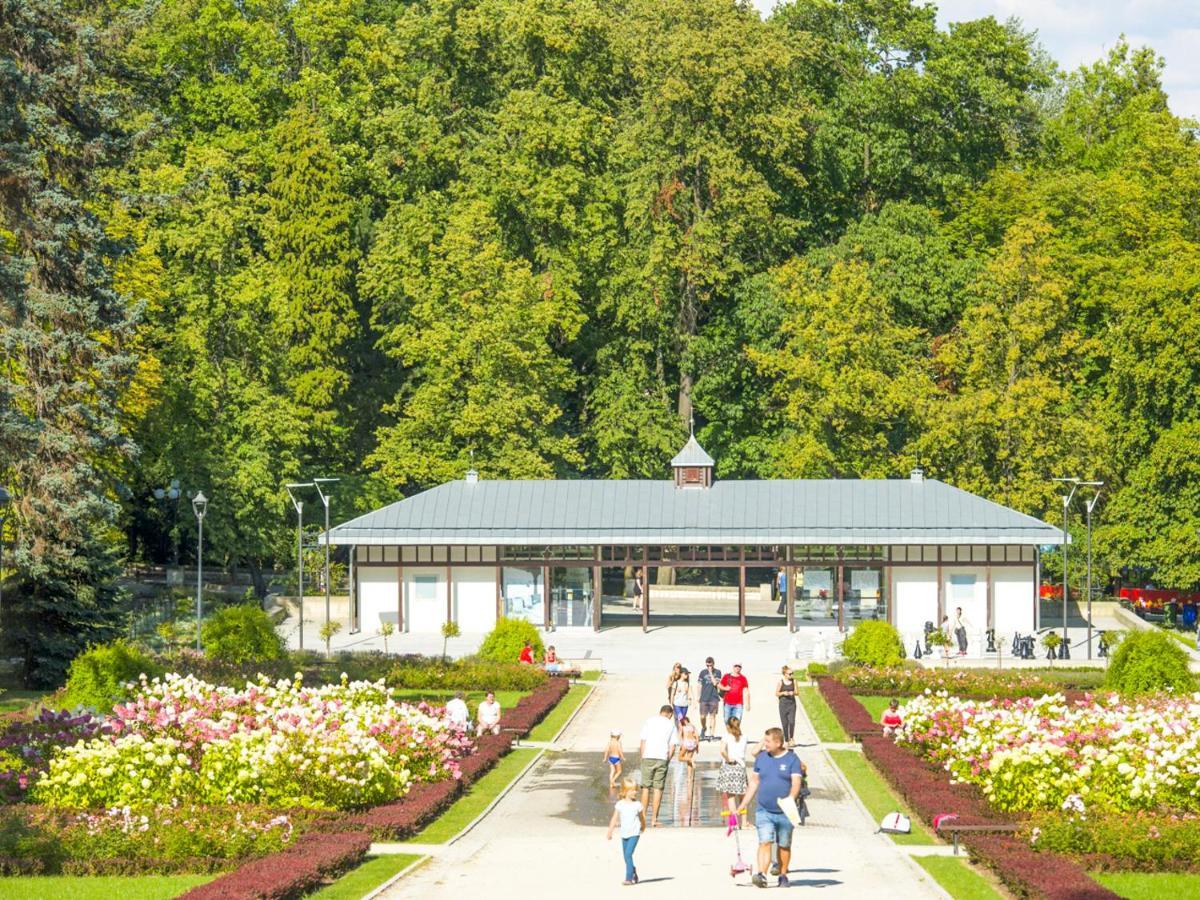 Apartament Z Widokiem Na Park Polanica-Zdroj Luaran gambar